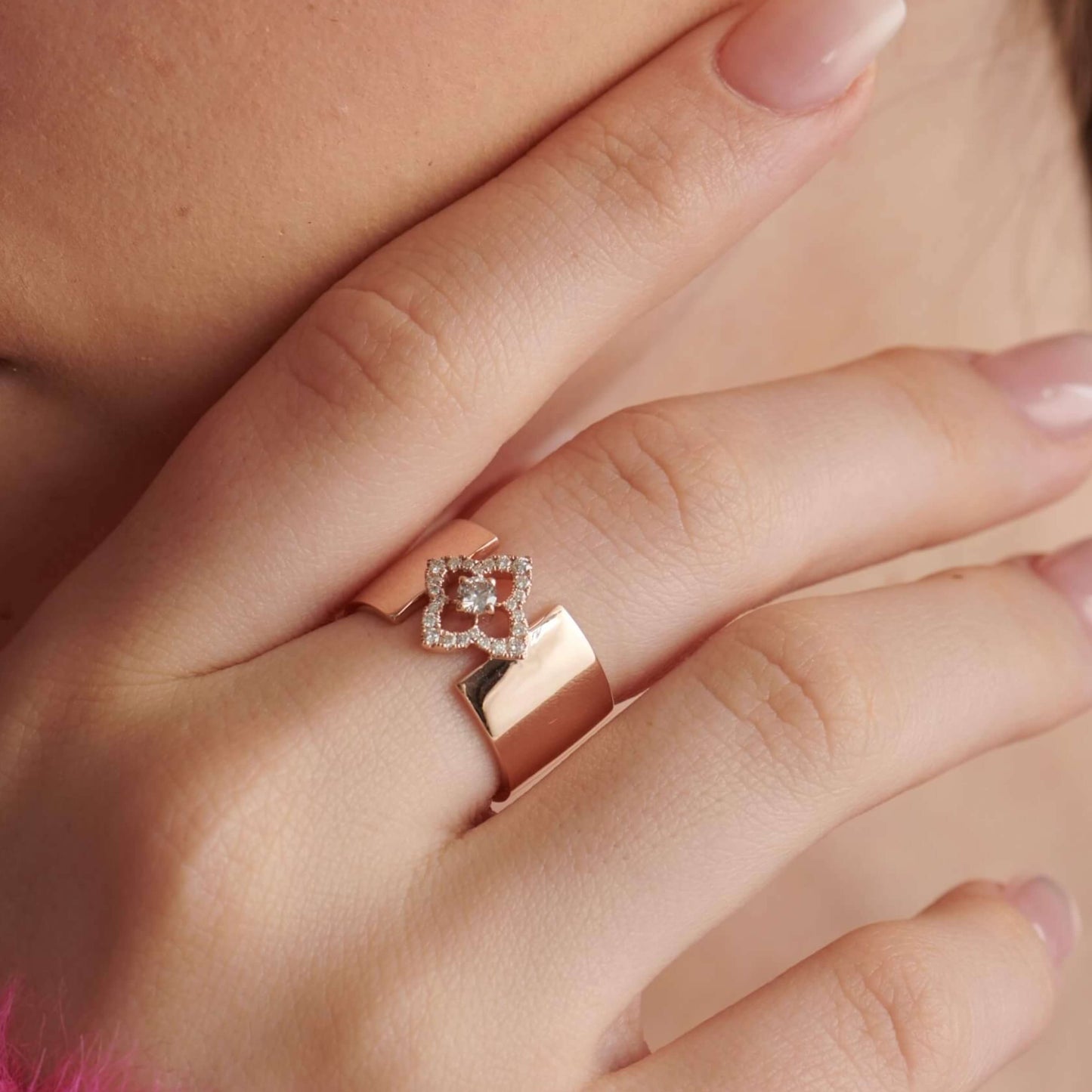 18K Gold Round Diamond Floral Proposal Ring