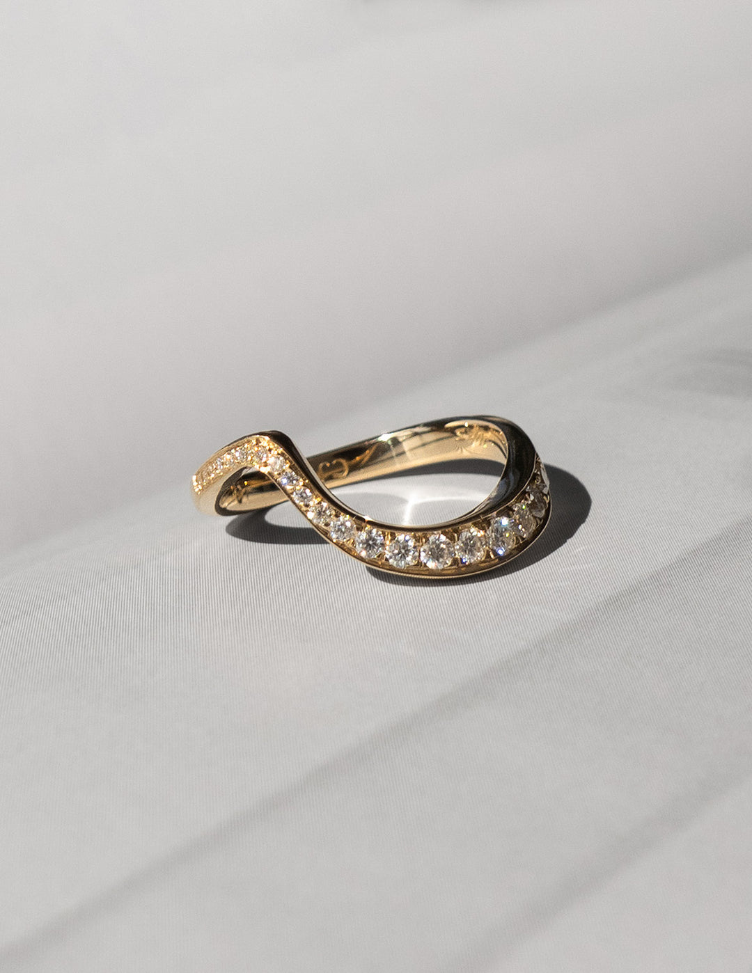 Curved_Wave_Diamond_Band