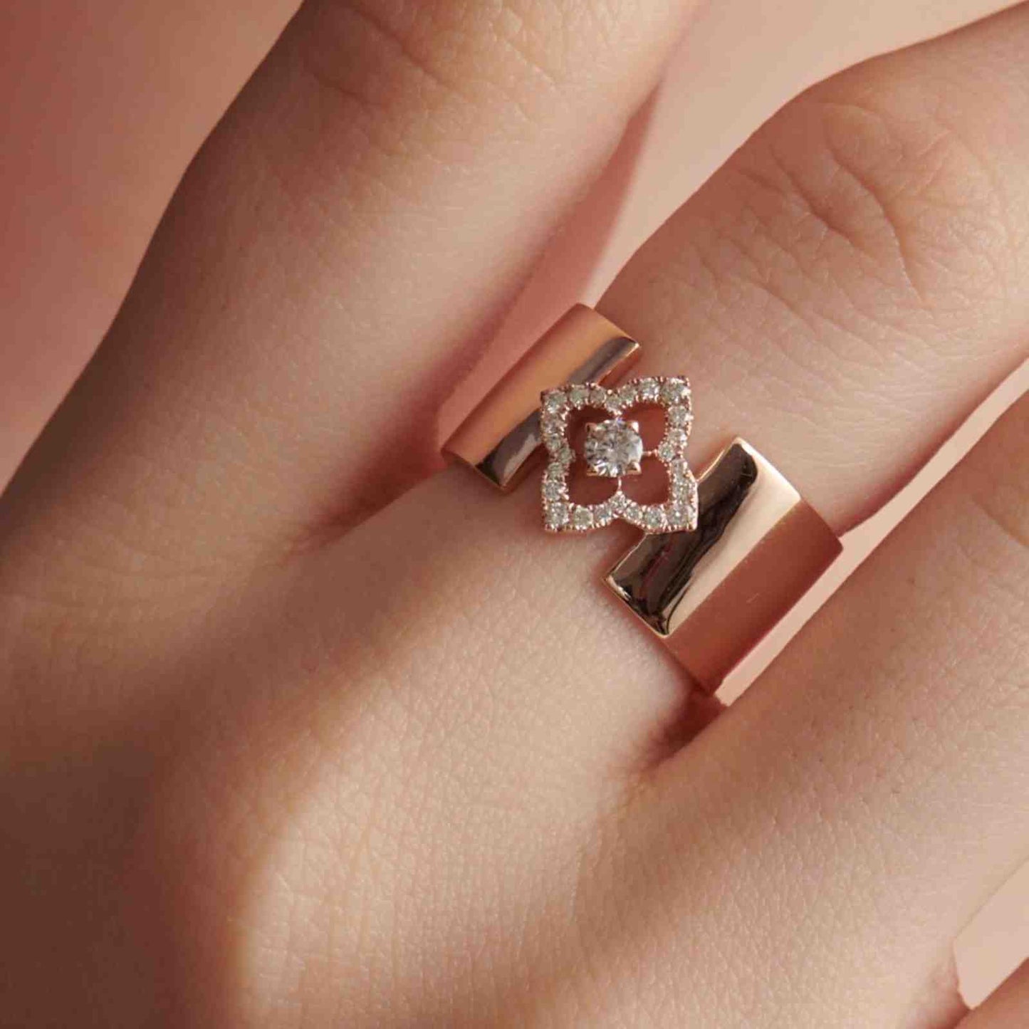 Floral Round Diamond Band