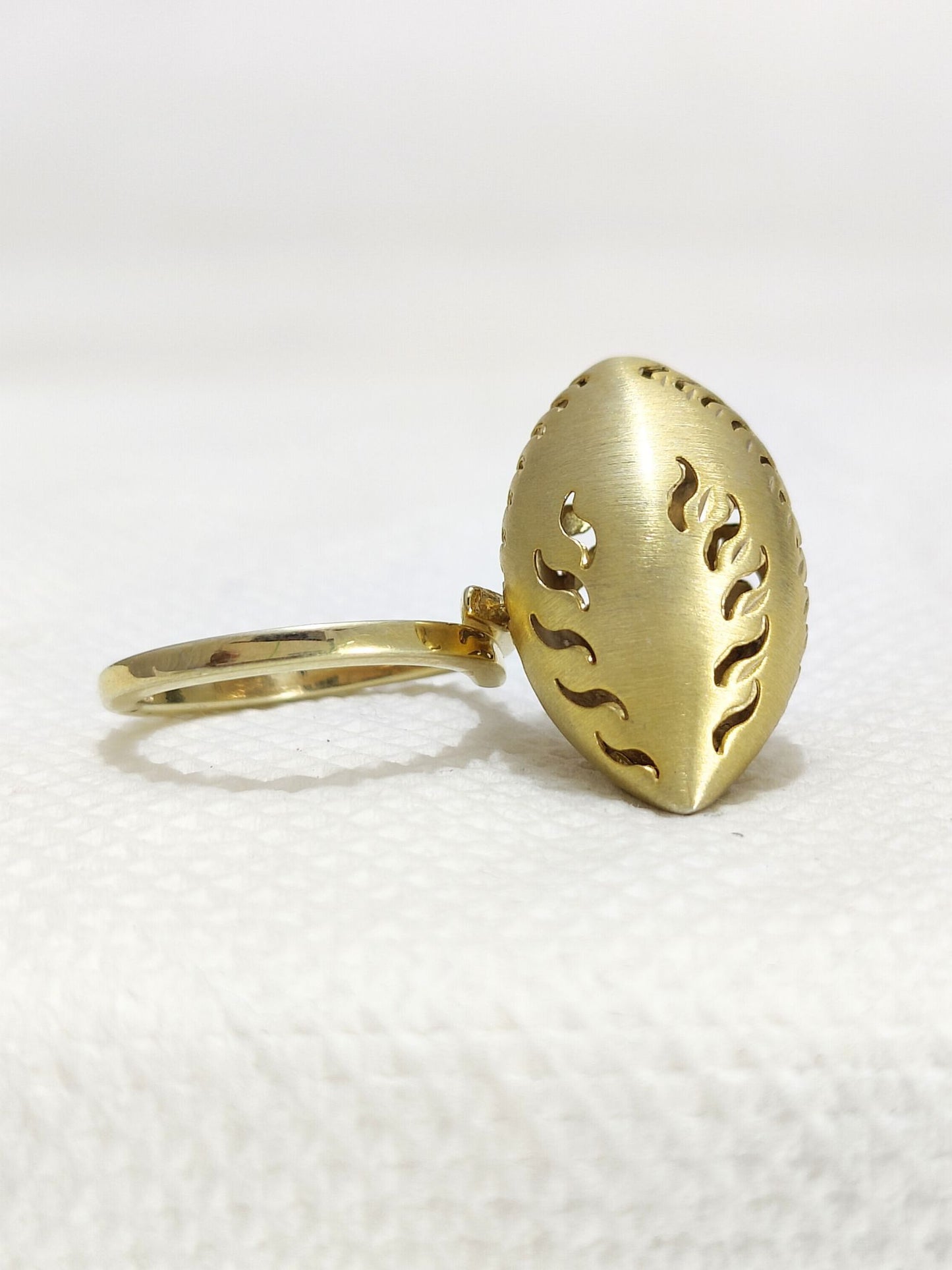 Shankh Shape Twisted Dome Ring