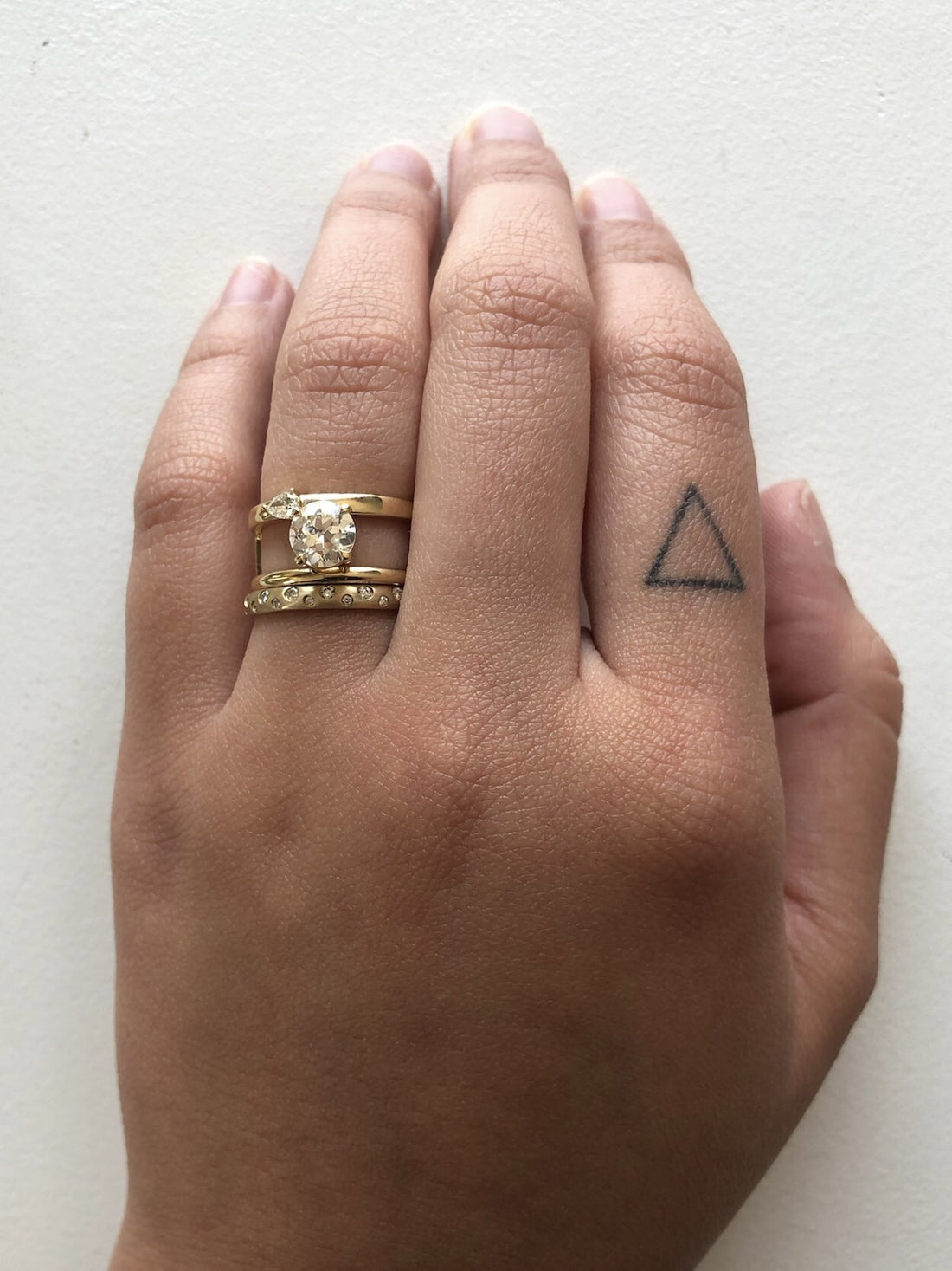 Flush_Set_Round_Diamond_Cigar_Band