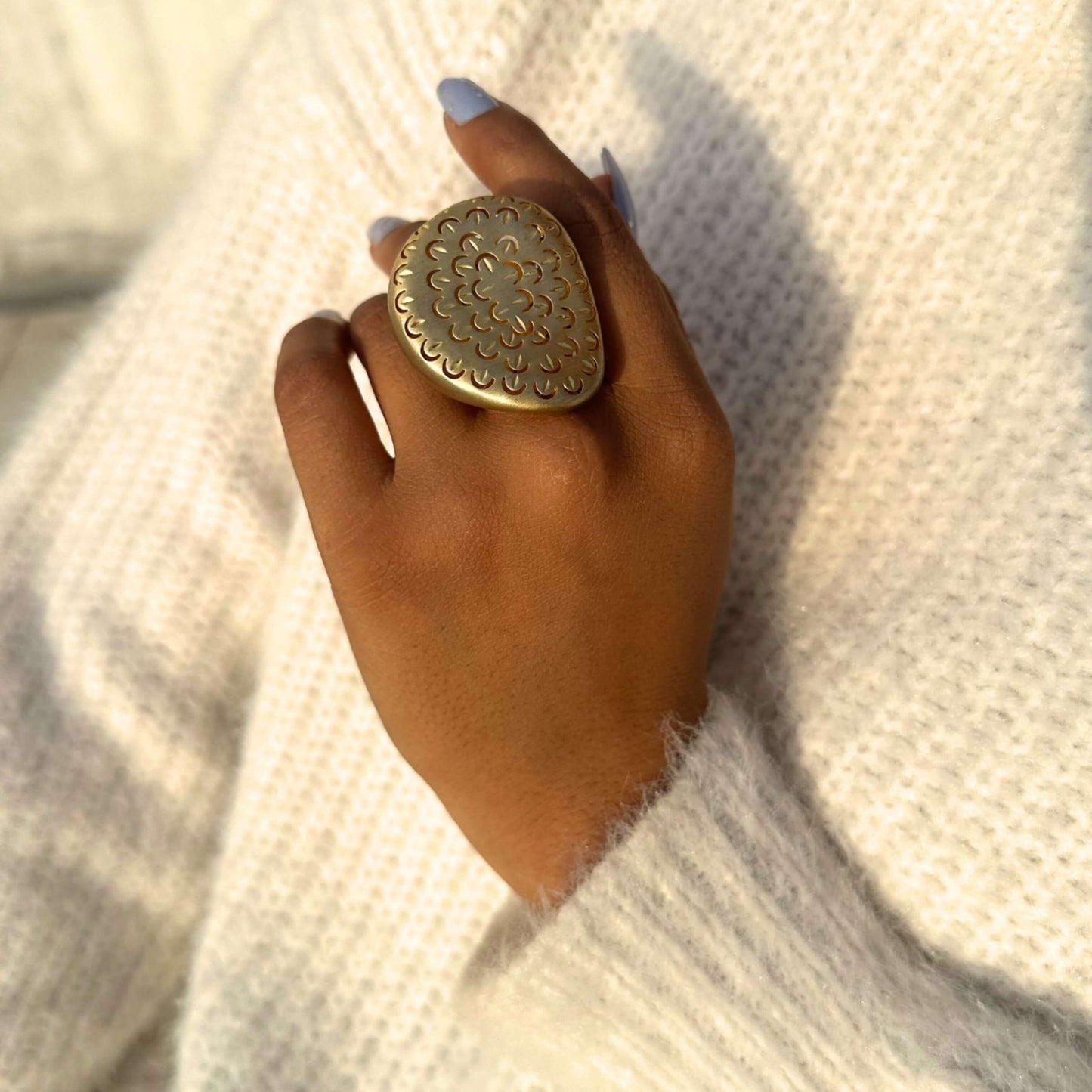 Round Cut Engagement Ring
