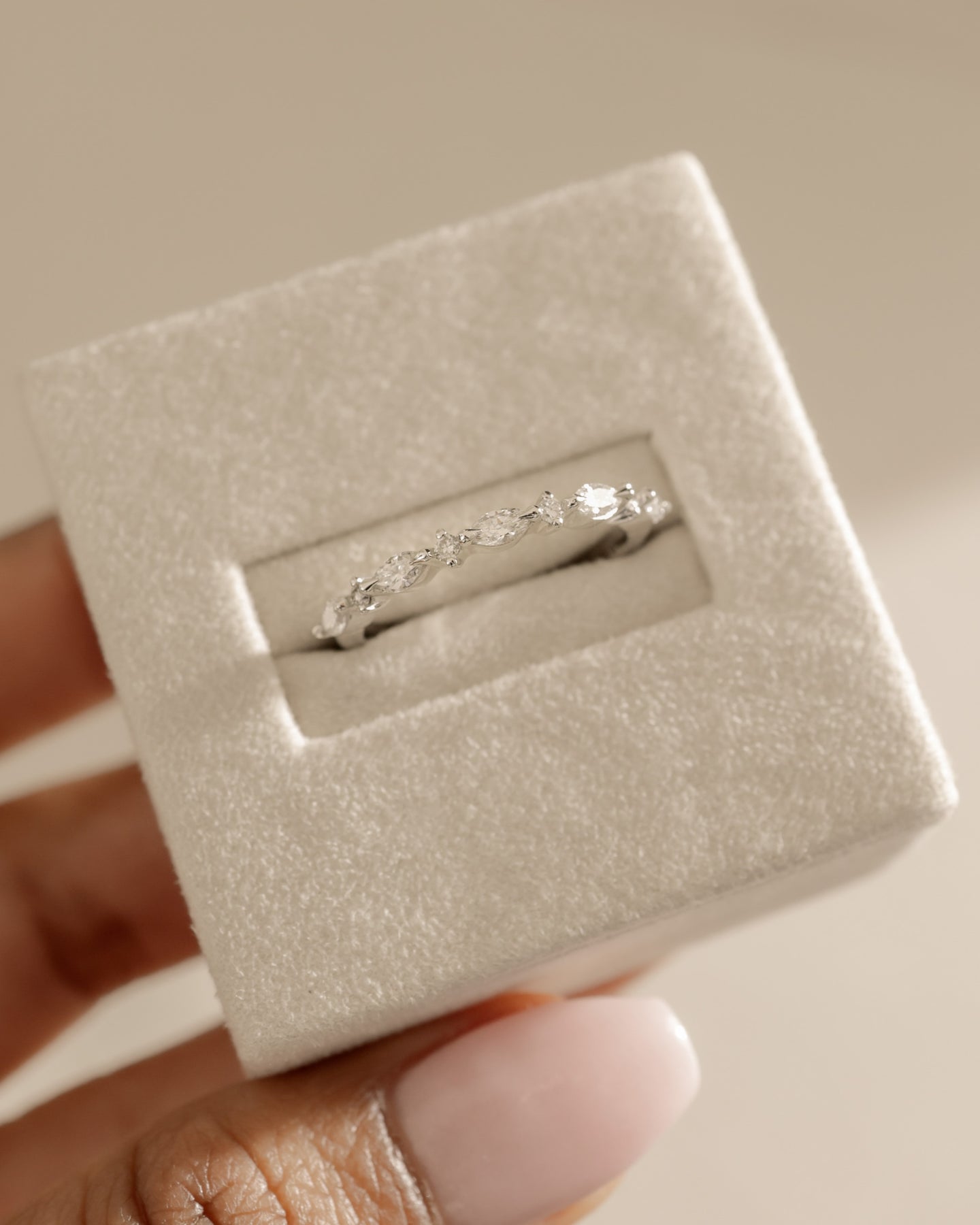 Round_Cut_Lab_Grown_Wedding_Band