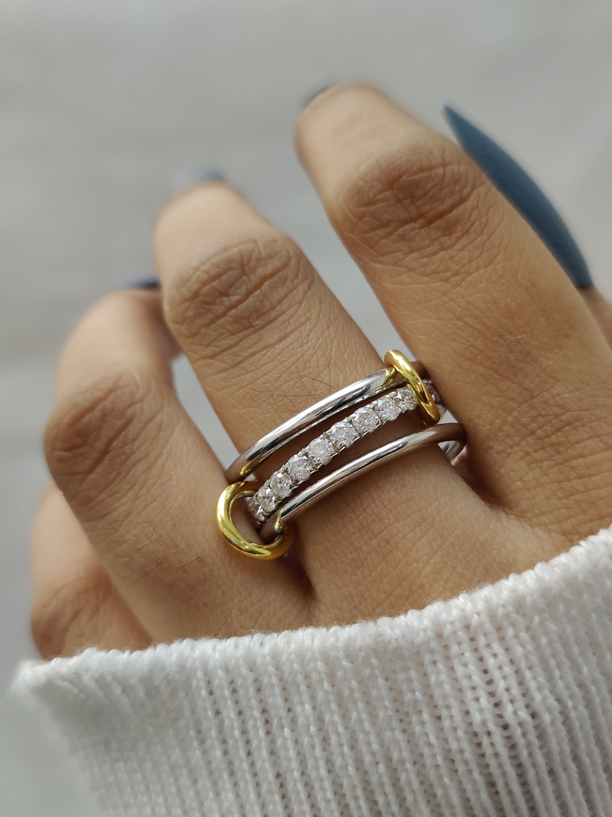 Round_Diamond_Interlocking_Ring