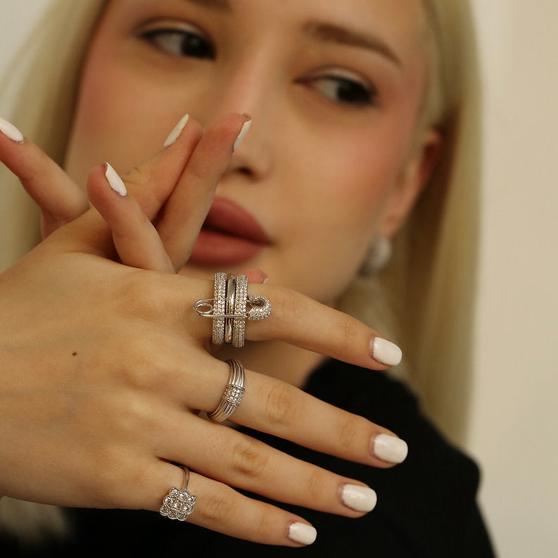 Round Diamond_Line_Ring