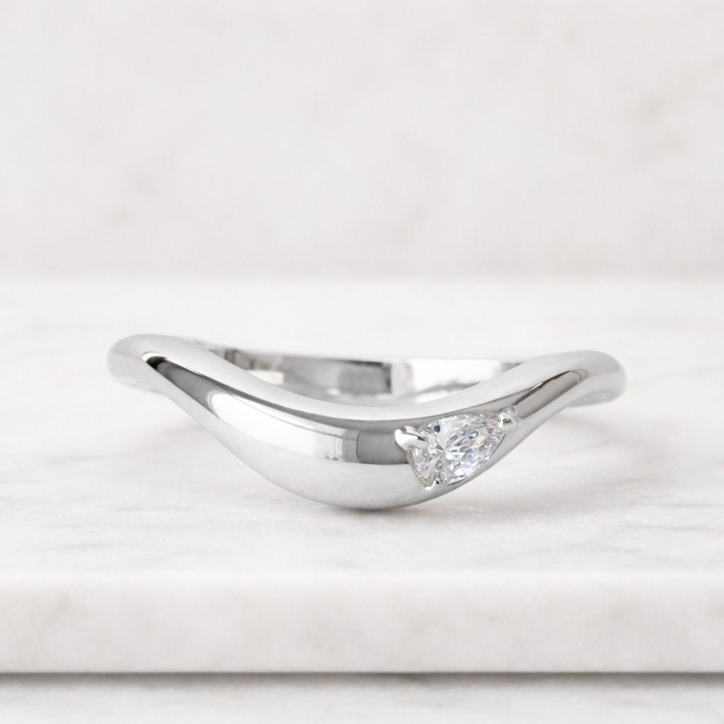 teardrop diamond curve band