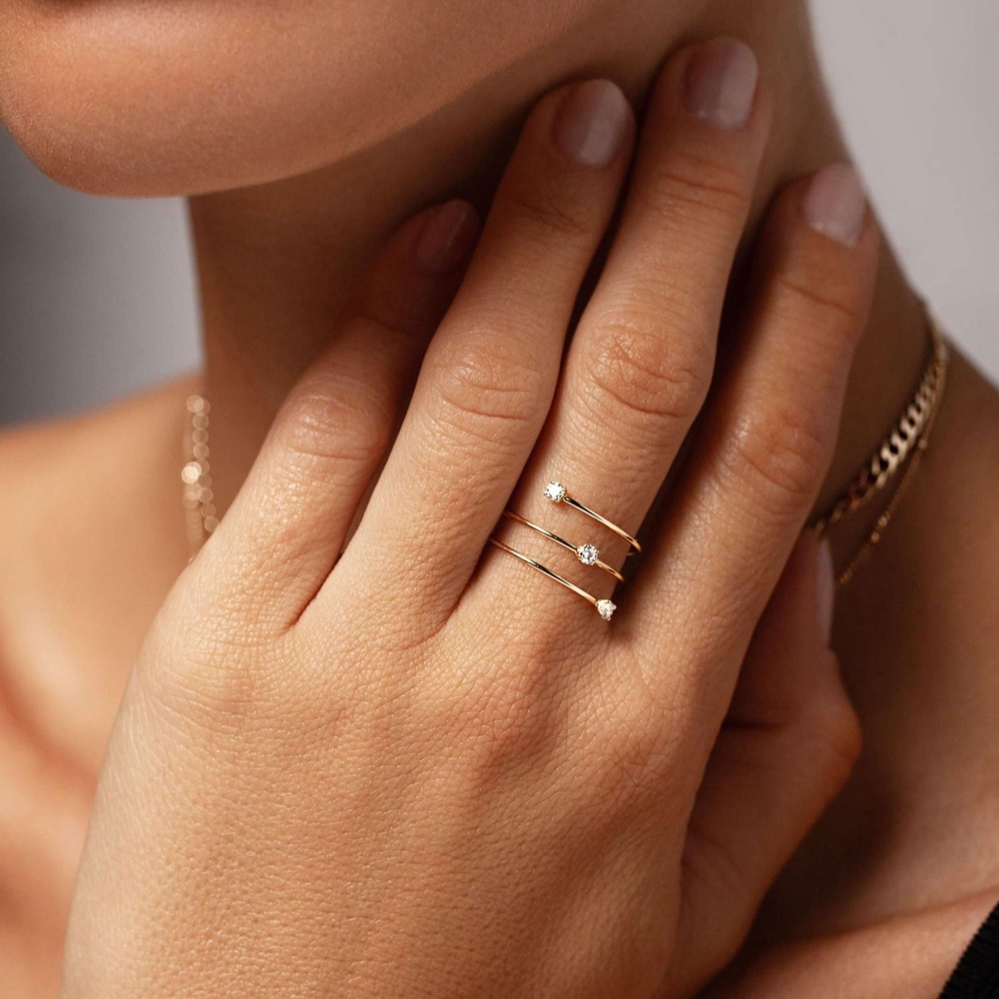 Three Stone Round Cut Diamond Spiral Band