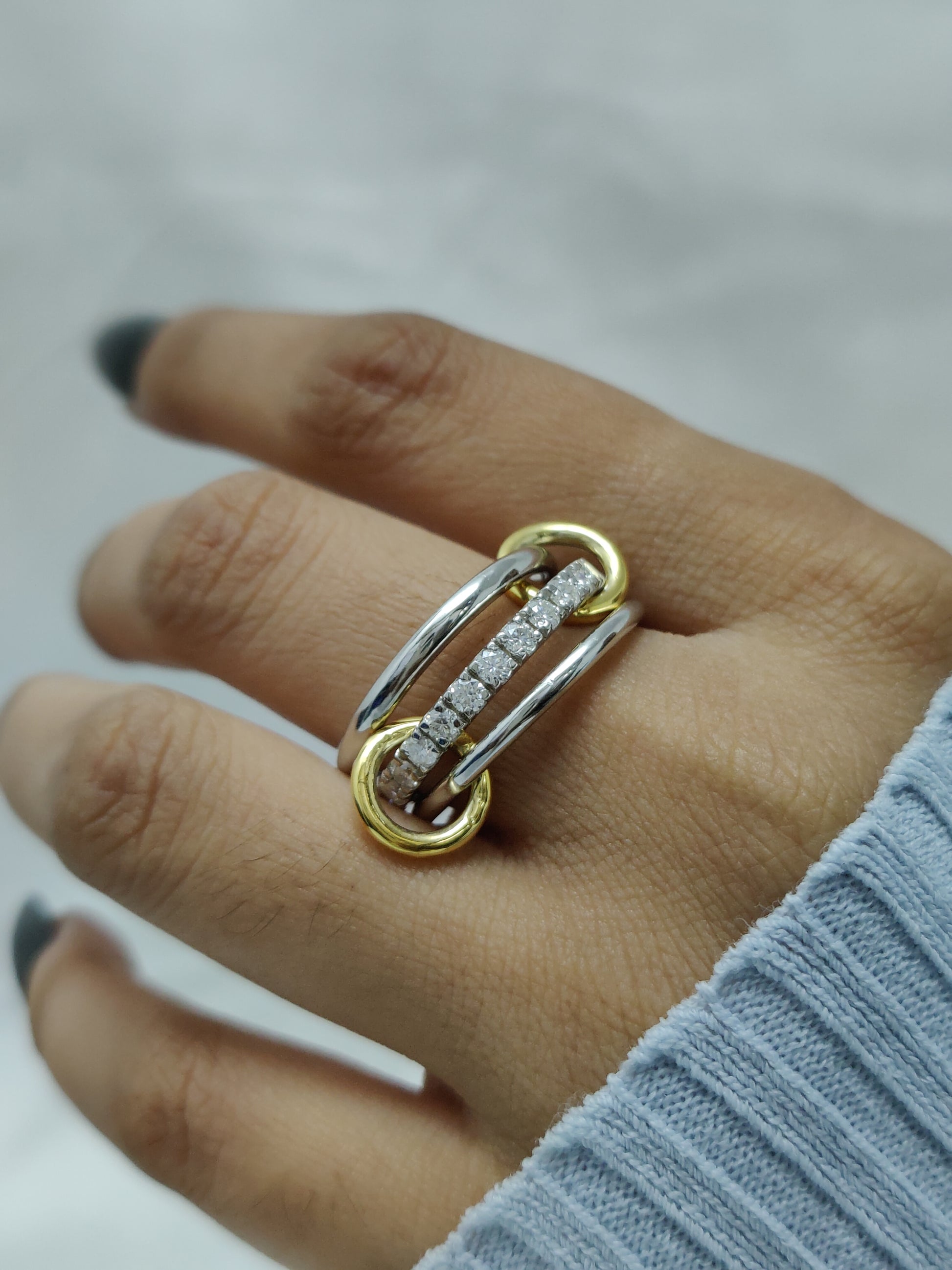 Two_Tone_Connected_Rings_ca62a309