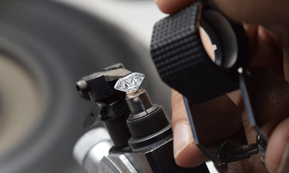 FINAL PROCESS OF POLISHING A DIAMOND