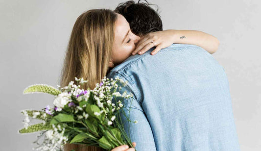 Small First Date Gifts That Speak From the Heart
