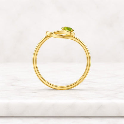 Natural Green Peridot Ring for Women 925 Sterling Silver Oval Cut Gemstone Ring August Birthstone Jewelry Gift Vintage Engagement Ring