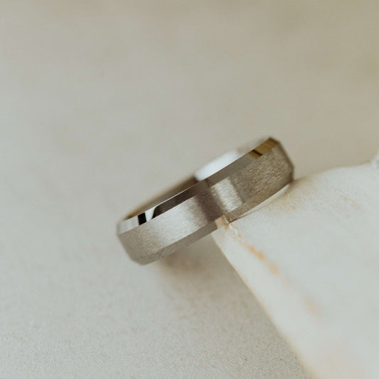 10K Gold Beveled Satin Men's Wedding Band