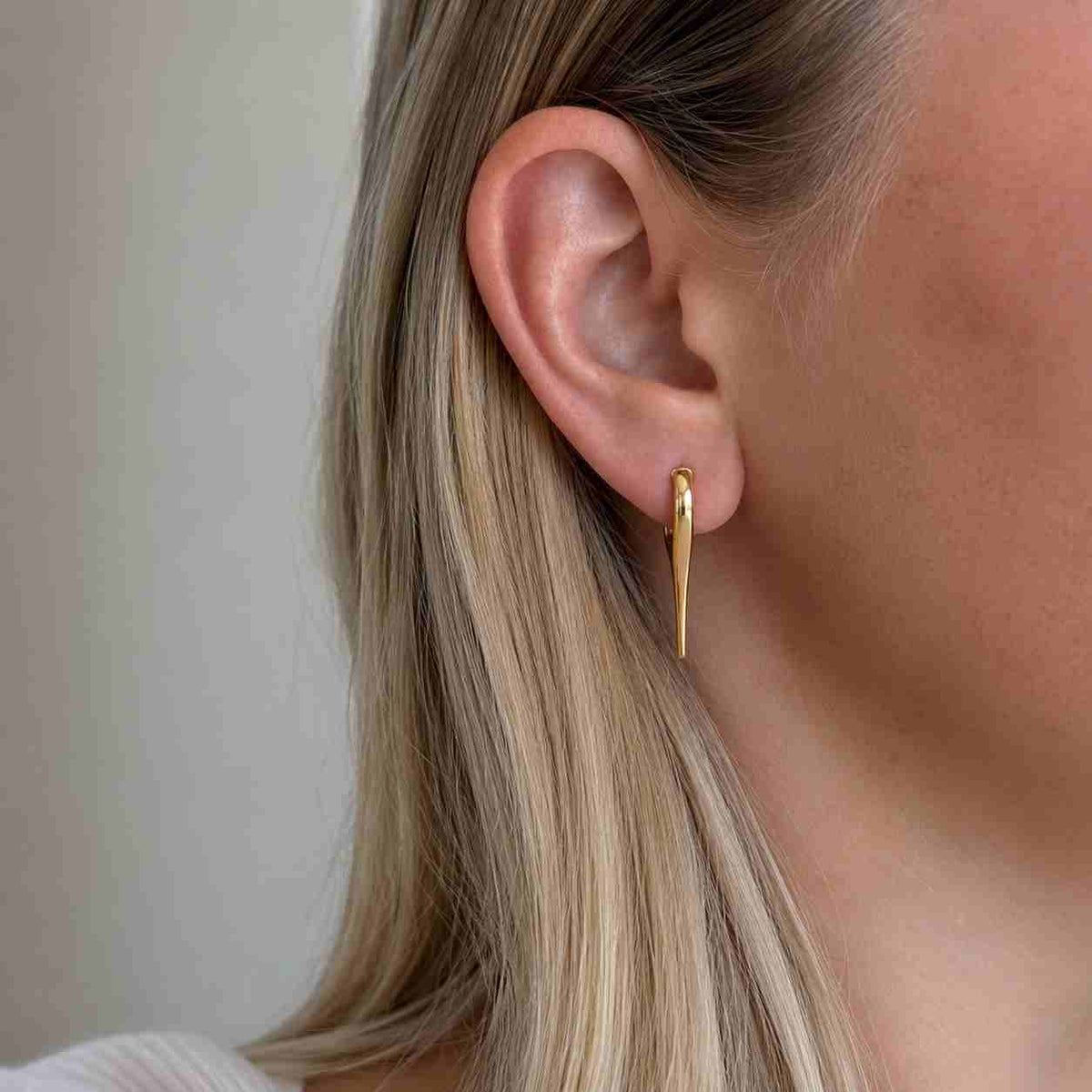 10k solid gold spiral loop earring / double hoop / twisting earring / threader hoop / open hoop / minimalist gold hoop / gold earring
