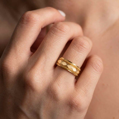 14K 18k Solid Gold Mobius Wedding Band: Hammered Ring, 4.5mm
