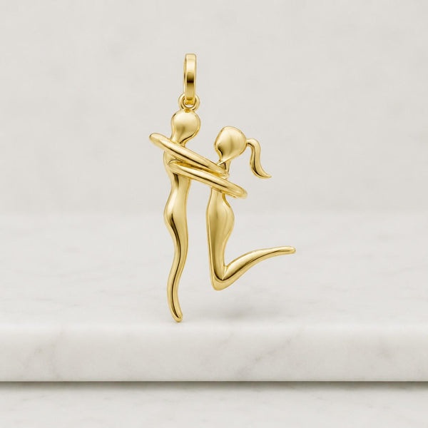 14K Gold Couple Hugging Necklace Loving Hug Pendant Romantic Gift