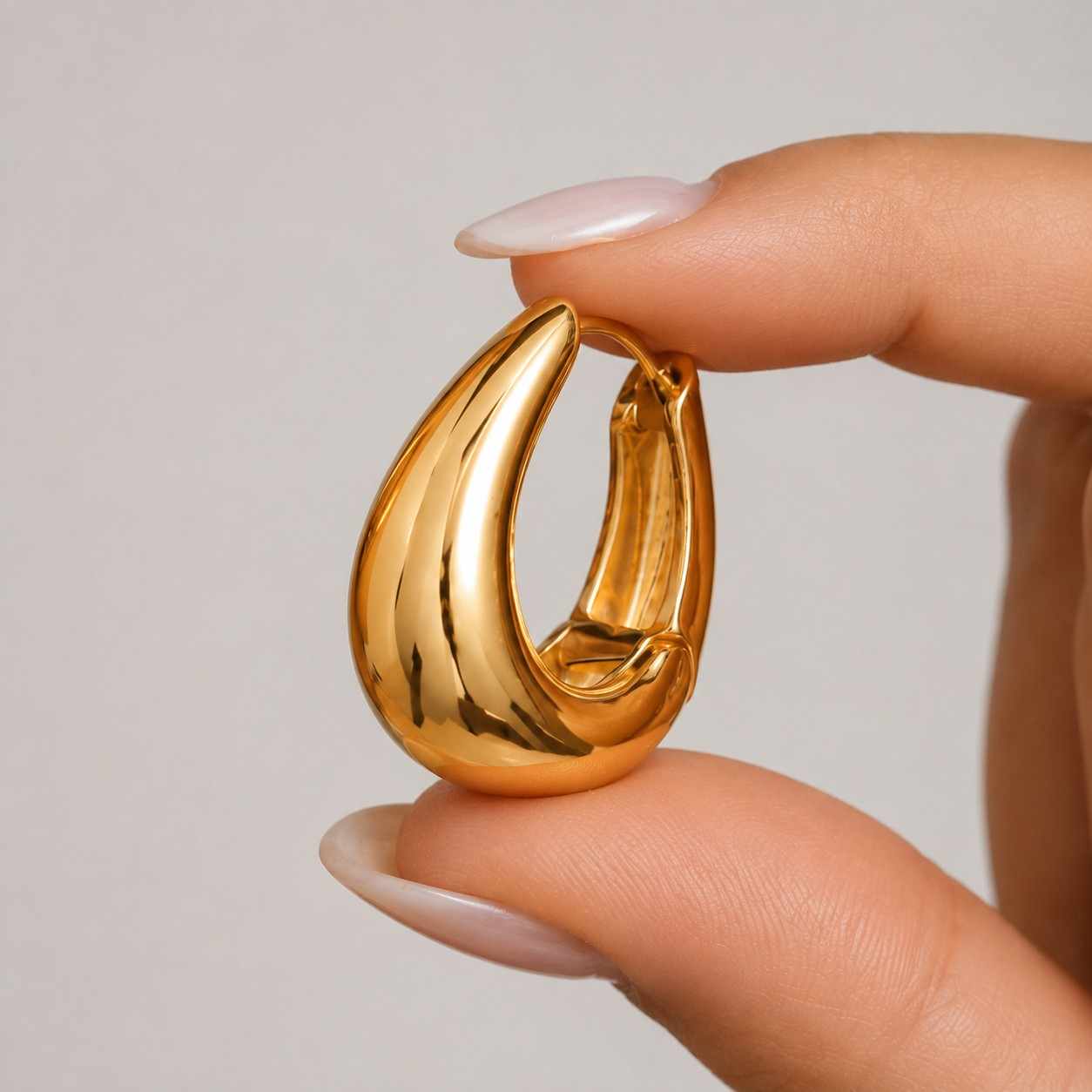 14K Gold Teardrop Hoop Earrings / Tapered Huggie Hoops / Gypsy Style Everyday Jewelry / Gift for Her
