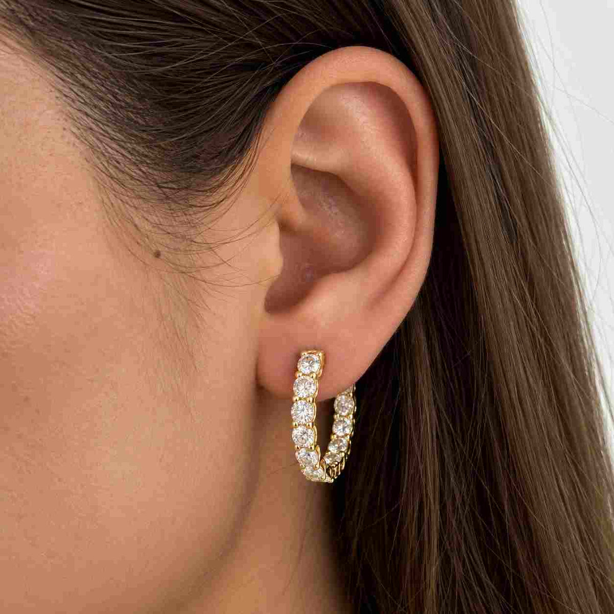 14k gold vertical diamond huggie hoop earrings, lab grown round cut diamonds
