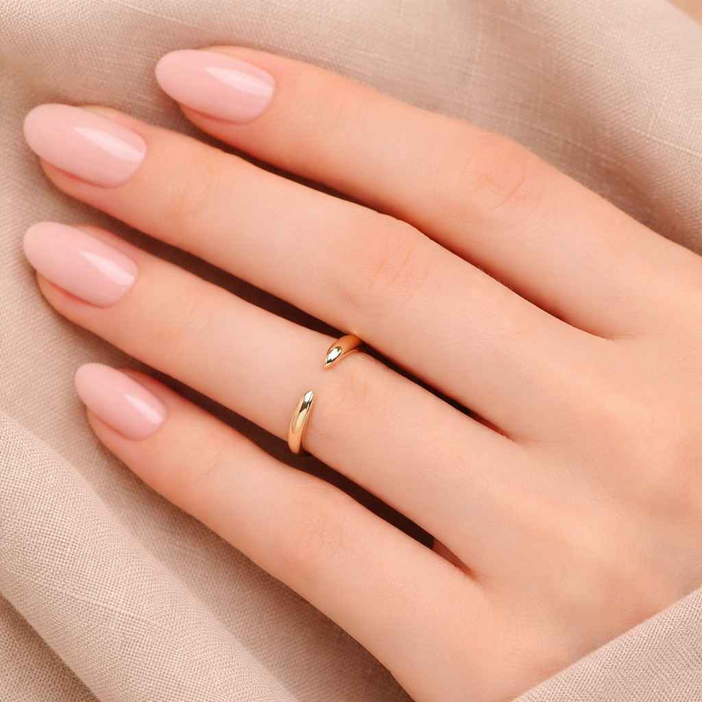 shiny jewelry smooth finish contemporary jewelry artisan jewelry handmade jewelry elegant jewelry chic jewelry trendy jewelry classic jewelry