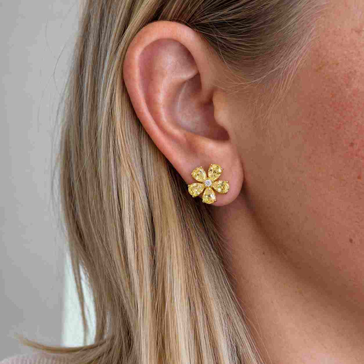 14k gold pear cut flower diamond earrings , lab diamond studs, lab grown diamond, solid gold studs, flower earrings, perfect gift
