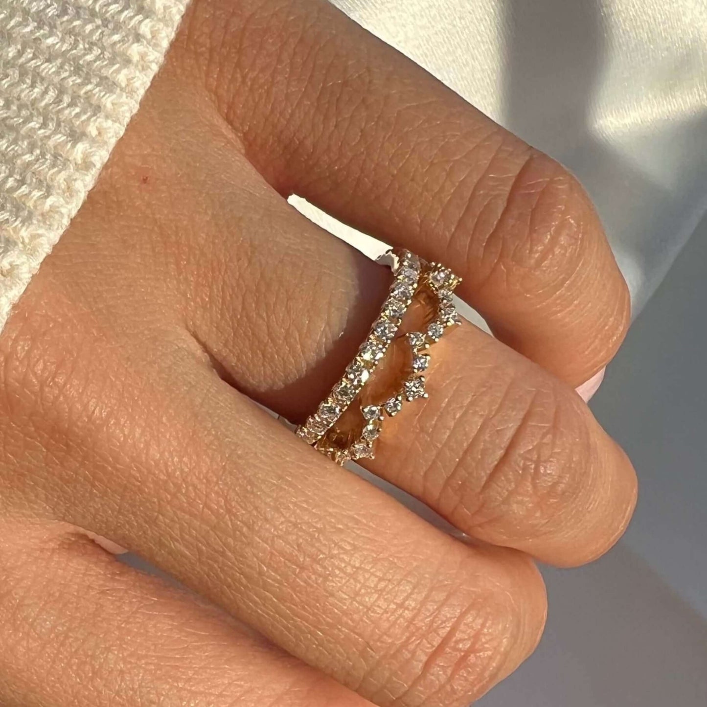 14k Round Cut Diamond Lace Edge Ring