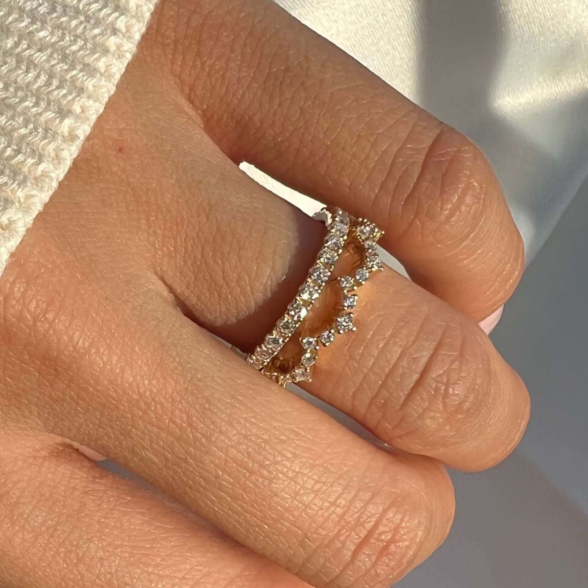 14k Round Cut Diamond Lace Edge Ring