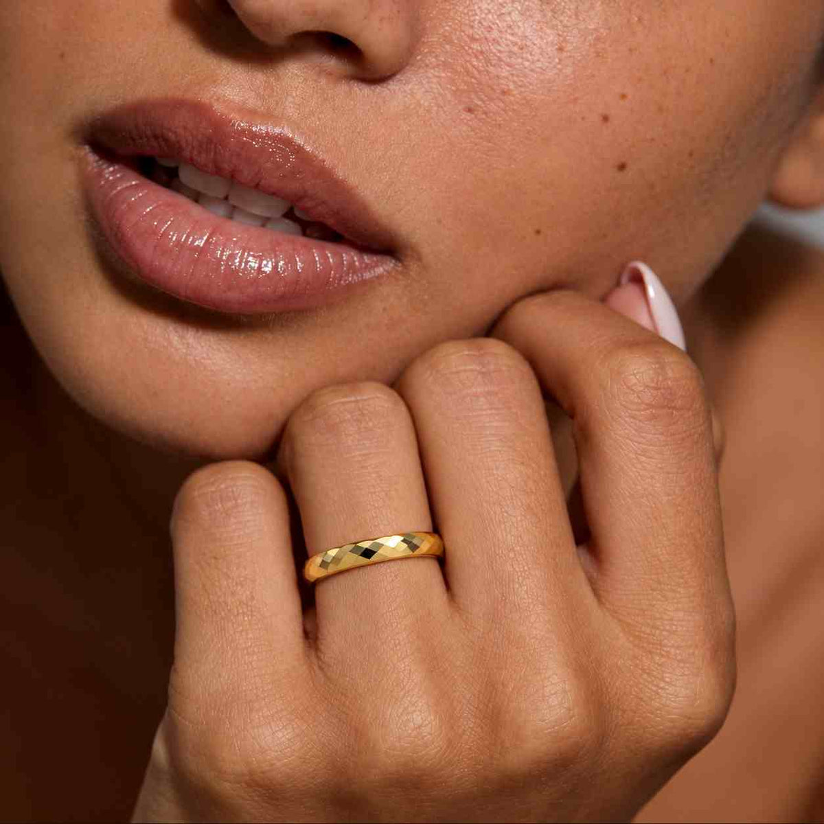 14k solid gold hammered wedding band • minimalist dome ring
