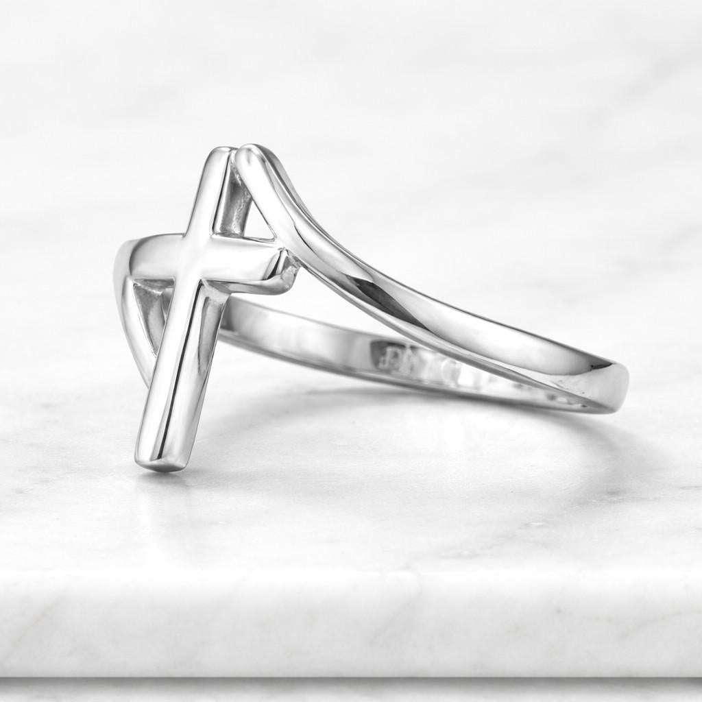 14k Solid Gold Twisted Vine Moissanite Wedding Band / Gold Wedding Ring with Simulated Diamond / Petite Twist Ring / Sustainable Jewelry
