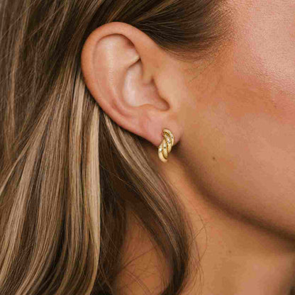 14k Yellow Gold Hoop Earrings: 1980s Vintage Ribbed Horn Design
