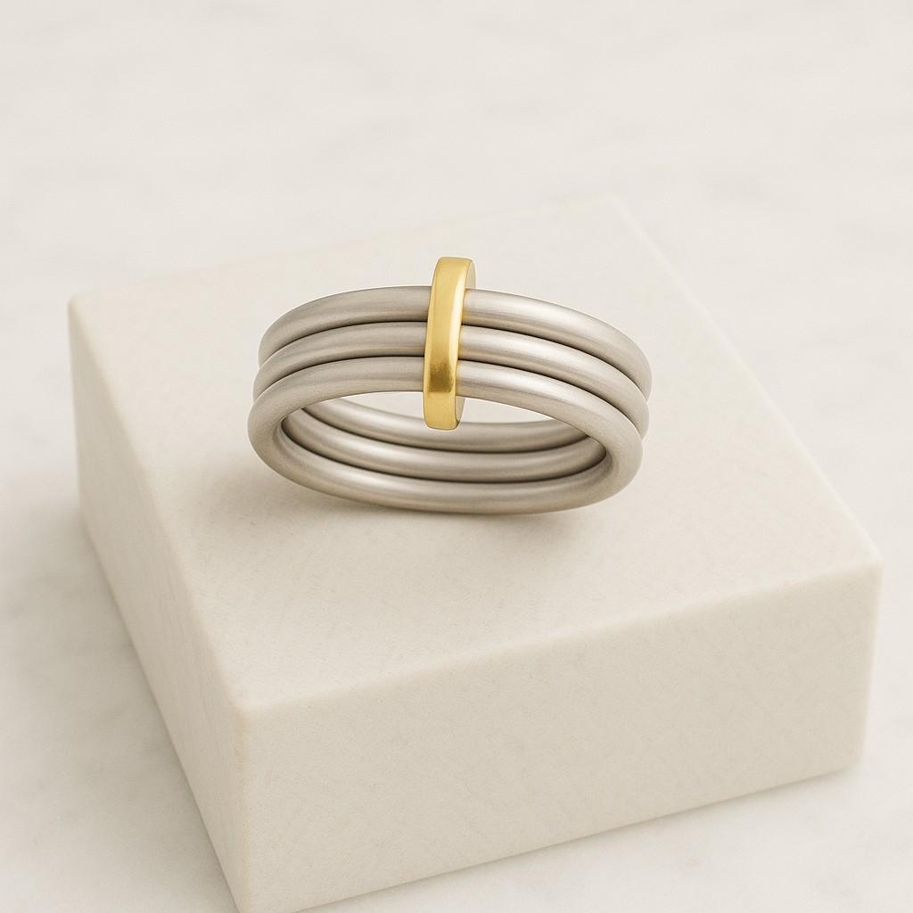 18K Gold Trendy Multi Link Ring with White Stones