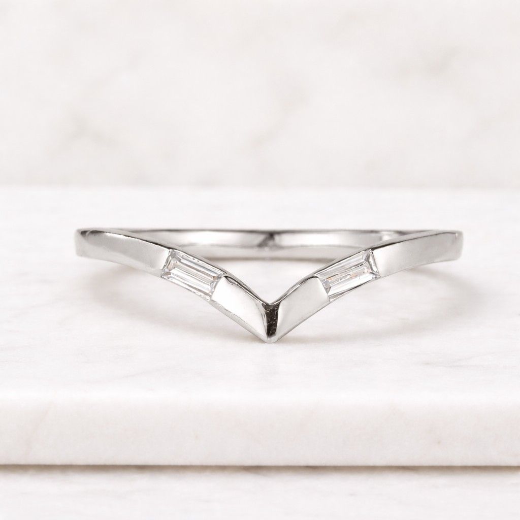 Curved Emerald Wedding Band, Vintage 14K Solid Gold Nature Inspired Leaf Engraved Stacking Ring, Custom Handmade Anniversary Gift for Her