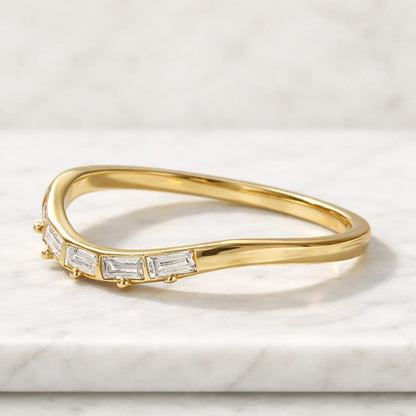 Alternating Round Baguette Wedding Band