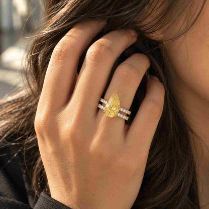 Antique 1.5 CT Oval Cut Lab Grown Diamond Trilogy,14k Solid Yellow Gold,Kite Cut Sides,Engagement Ring,1.8 MM Straight Band,Anniversary Gift
