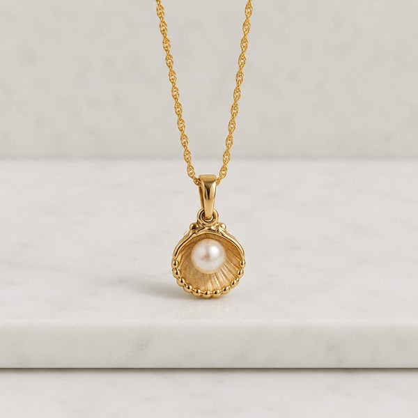 Australian South Sea White Pearl Pendant Necklace 18K Gold Diamond