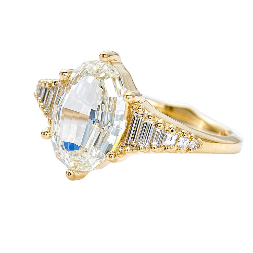 Baguette_Cut_And_Round_Cut_Side_Stone_Wedding_Ring