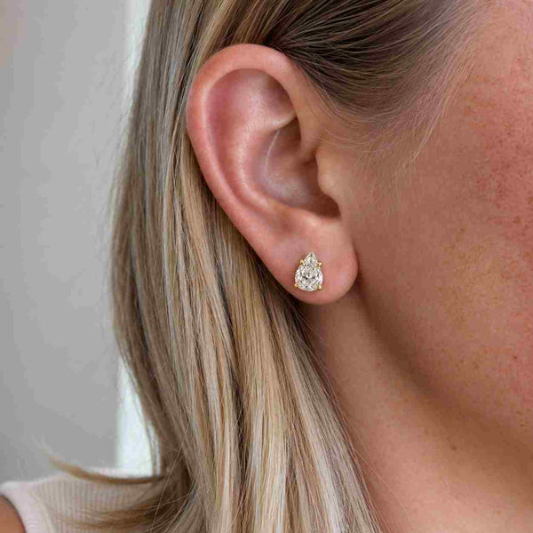 Cartilage hoop,huggie hoop earrings,flower,diamond huggie earrings,diamond hoops,14k solid gold•mini hoop earrings•cartilage earring
