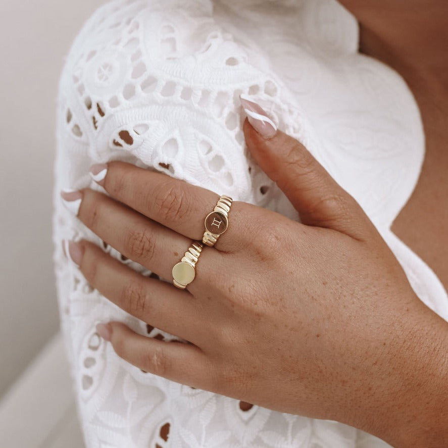 Customized Round Signet Ring in 18k Solid Gold