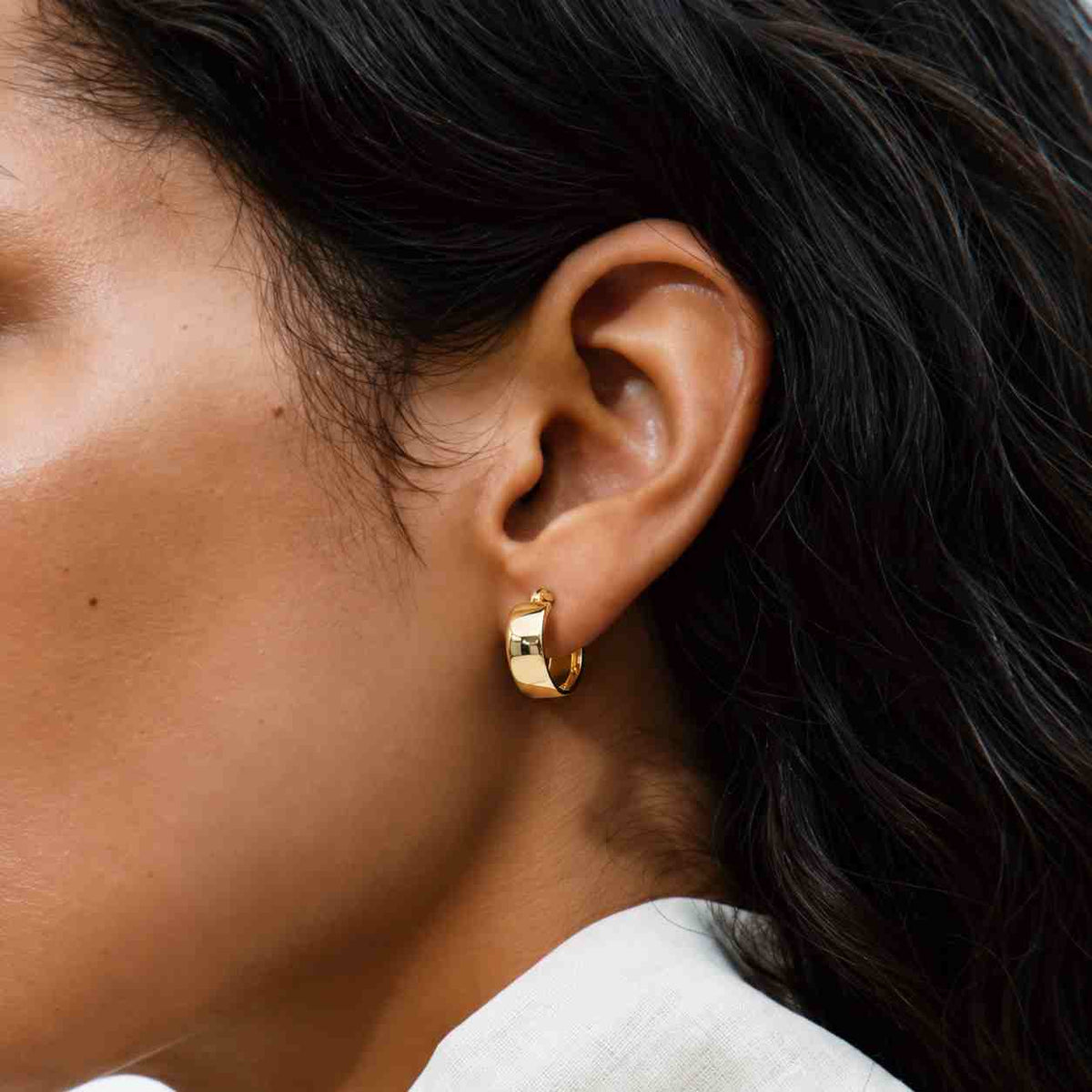 Dainty Huggie Hoops • 18K Gold plated • Flat Wire Hoop Earrings • Unisex Small Thick Huggies
