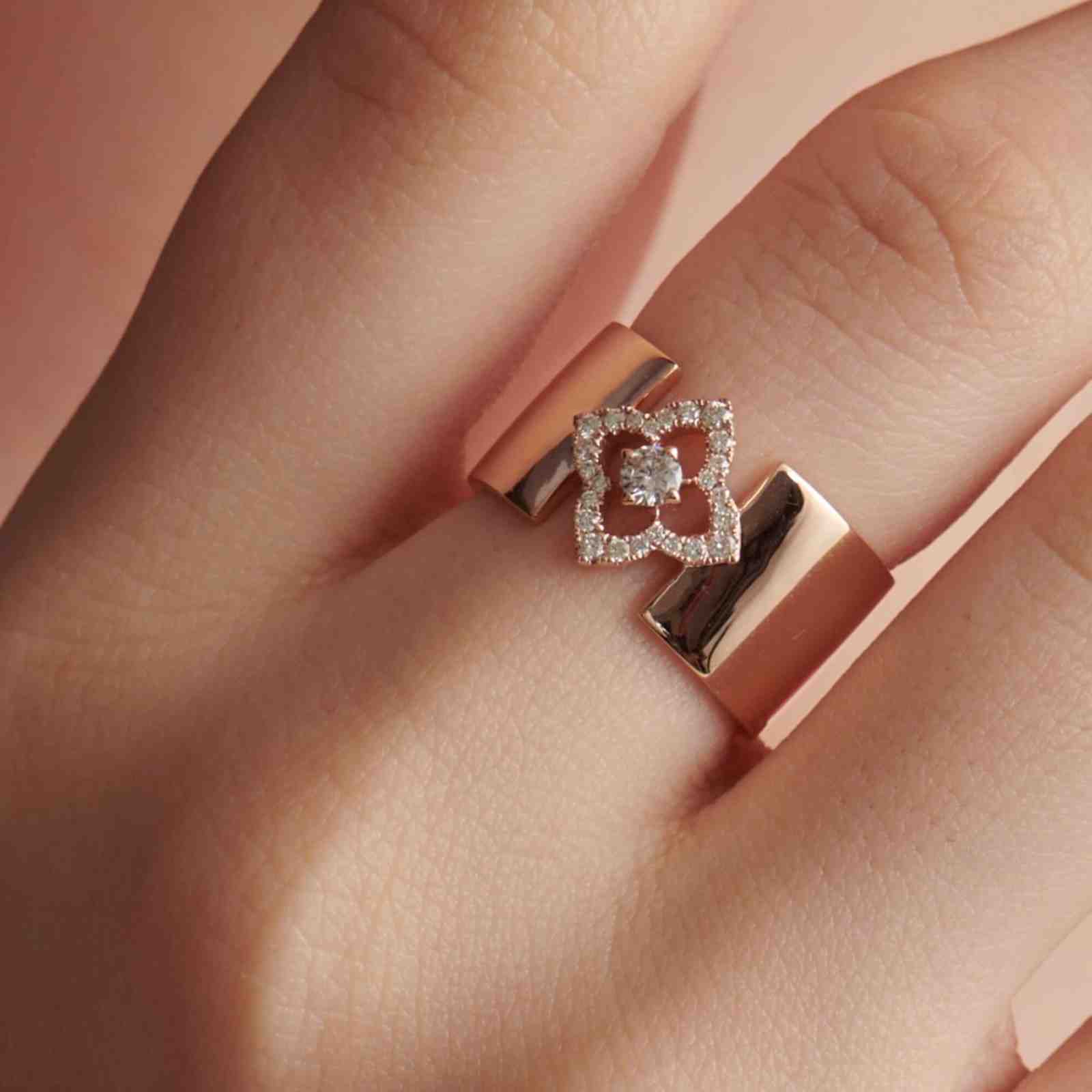 Floral Round Diamond Band 