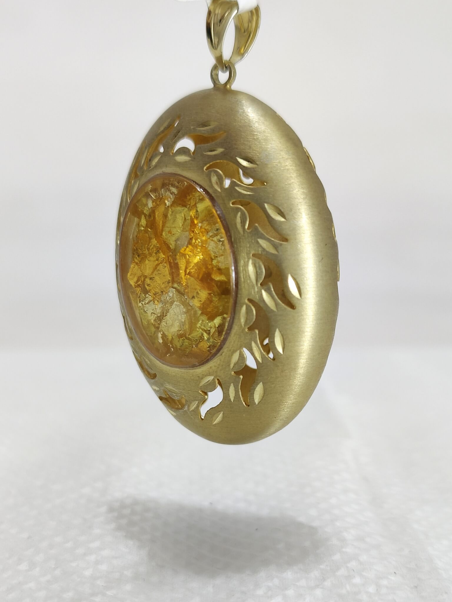 Gold Flake Stunning Resin Pendant Necklace