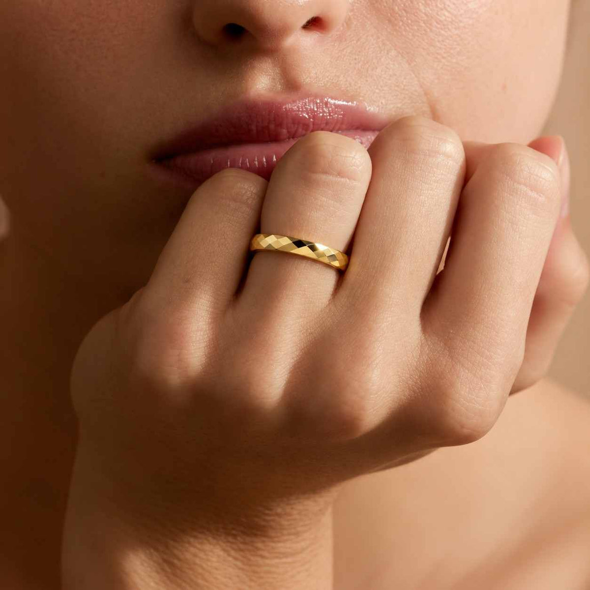 solid gold hammered dome wedding band 2–5mm for women | 9k 14k 18k yellow, rose or white gold ring | handcrafted
