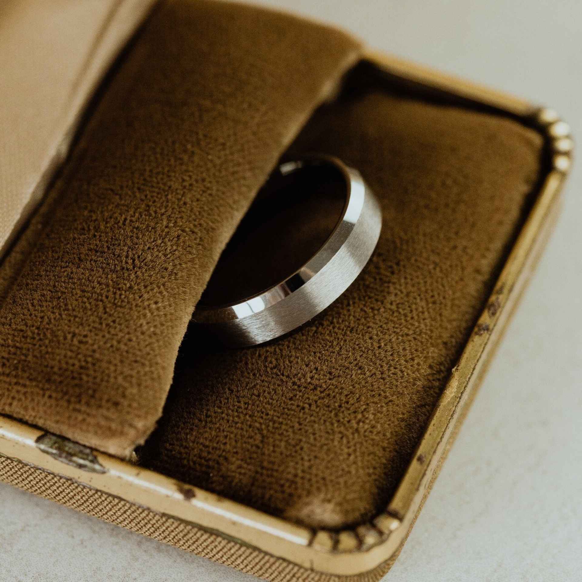Minimalist Ring 14k Gold Wedding Band