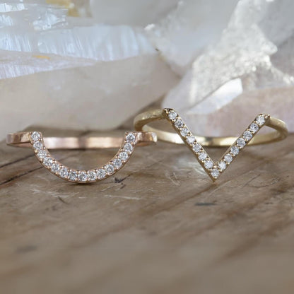 Multi Shape Round Cut Eco-Friendly Diamond Curved Wedding Band