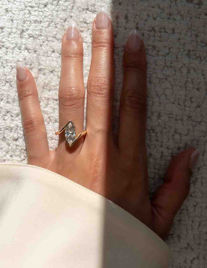 Nature Inspired Engraved Diamond Ring, Wedding Ring for Gf