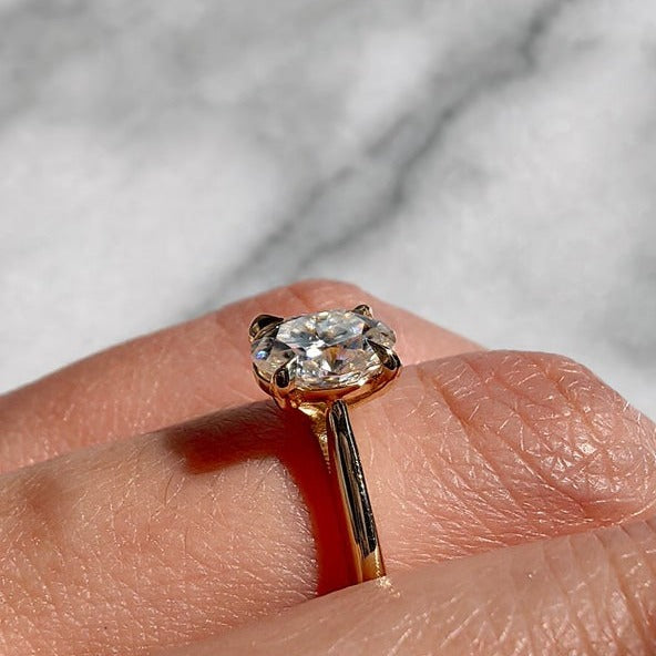 Oval Cut Diamond Ring, Moissanite Engagement Rings, 4-Prong Solitaire Moissanite Ring