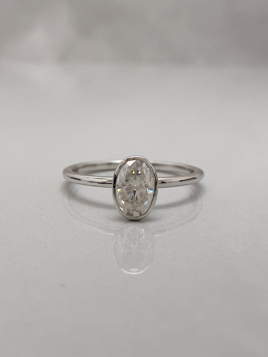 Oval_Soltaire_Ring