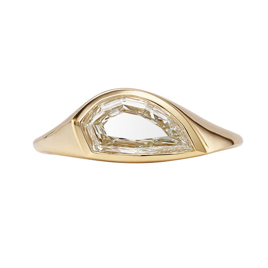 Pear_portrait_Cut_Moissanite_Dimond_Ring