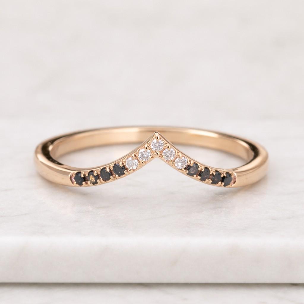 rose gold black spinel & moissanite v wedding band

