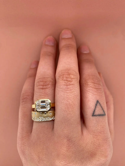 Round Cut Moissanite Diamond Cigar Band