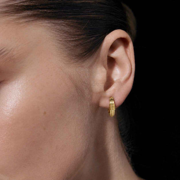 Ribbed Oval Huggie Hoop Earrings in 14k Solid Gold, Minimalist Everyday Jewelry
