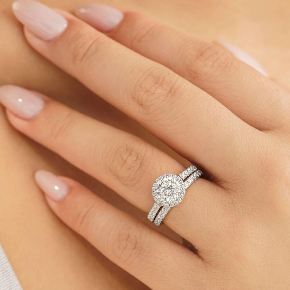 Round Cut Halo Matching Rings
